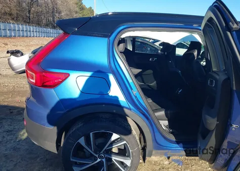 2020 Volvo Xc40 T4 R-Design z USA, uszkodzony, nr VIN YV4AC2HM0L2284251